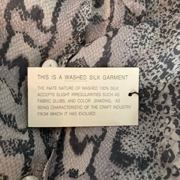 NWT‎ Silk Icon Shirt Womens Sz M Gray Snake Print Button Up Short Sleeve - Picture 9 of 12